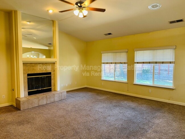 Building Photo - 2012 Riverview Dr