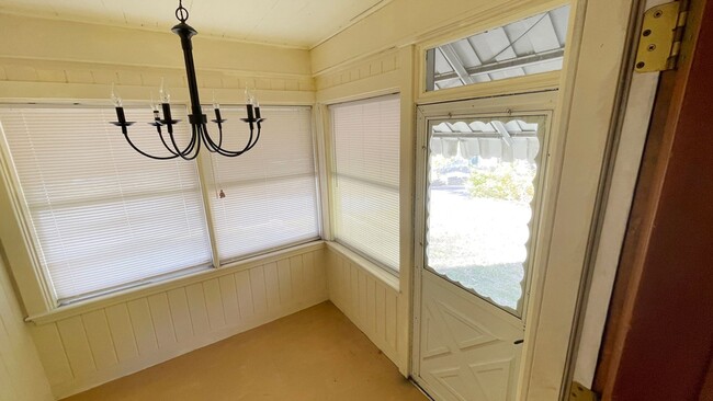 Building Photo - Gorgeous 3BR 1 Bathroom in Leominster