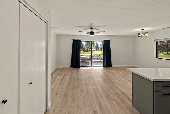 Building Photo - S-1073