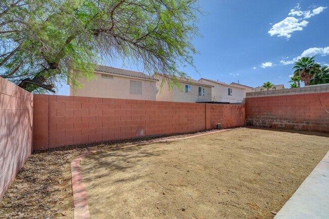 Building Photo - 8621 W Grand Pine Ave