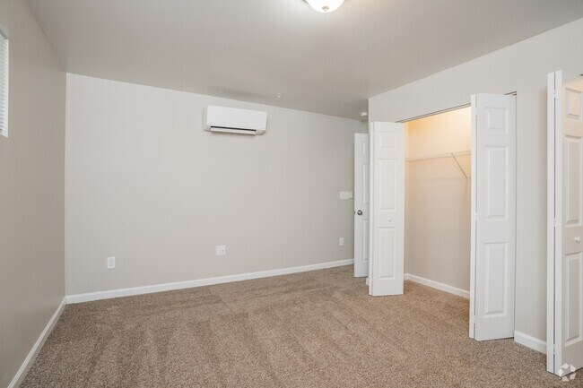 1BR, 1BA - 775SF - Bedroom - Belmont Crossing