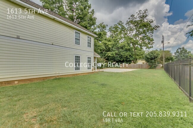 Building Photo - 1613 5th Ave