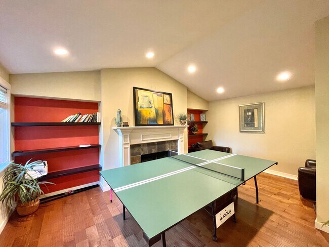 Building Photo - Great Condo For Rent