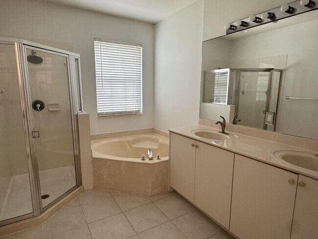 Building Photo - 4370 Legacy Ct