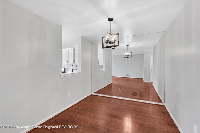 Building Photo - 204 Finch Ct