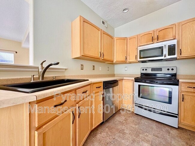 Building Photo - 3141 Alsace Way