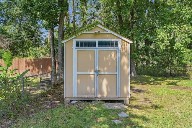 Building Photo - 25611 Timberlane Dr
