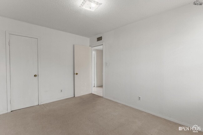 Building Photo - 212 Dirks Dr