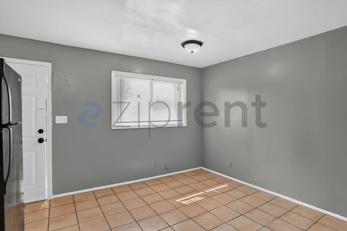Building Photo - Unit A6