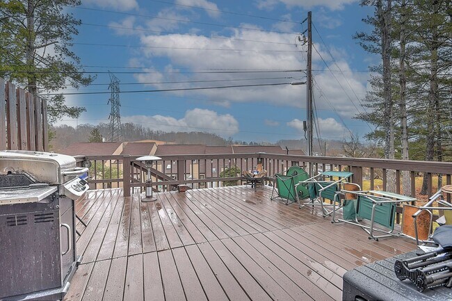 Building Photo - 3 Bedroom 2 Bath Condo  Blountville, TN