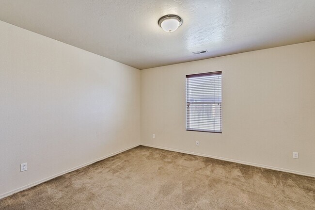 Building Photo - 1052 N Star Bright Ln