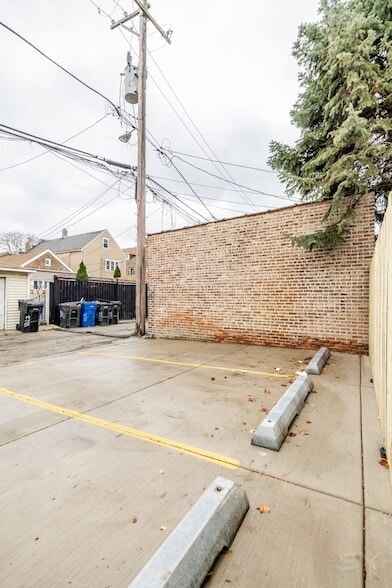 Building Photo - 2712 W 24th Pl