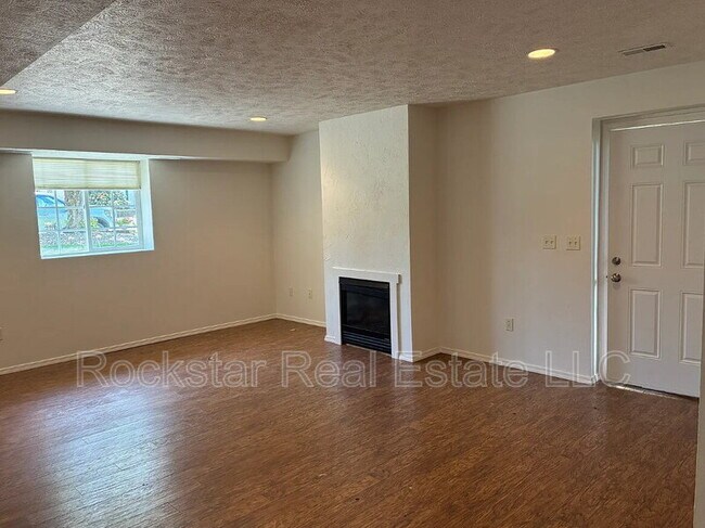 Building Photo - 823 E Bismark Ave