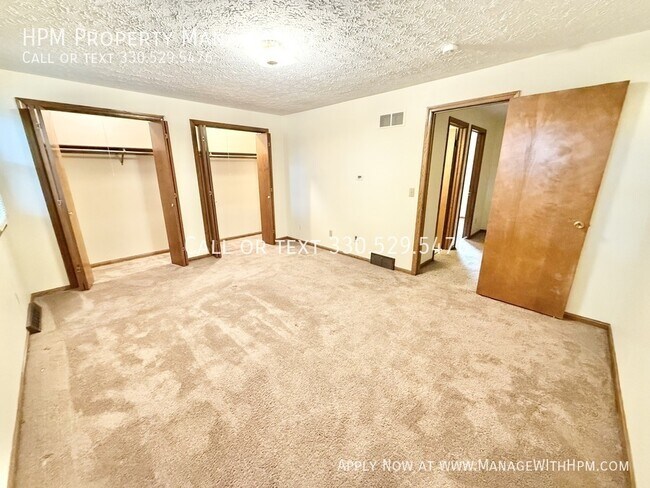Building Photo - 2379 Ashdale St NW