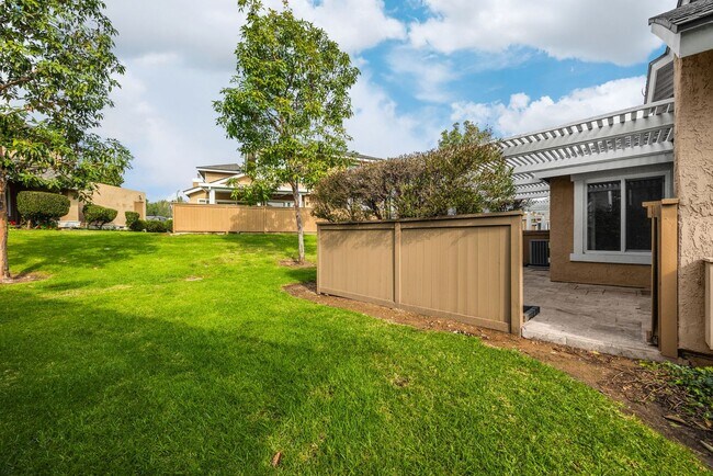 Building Photo - Beautiful 2-Story, 3-Bedroom, 3-Bath Townhome Community Pool