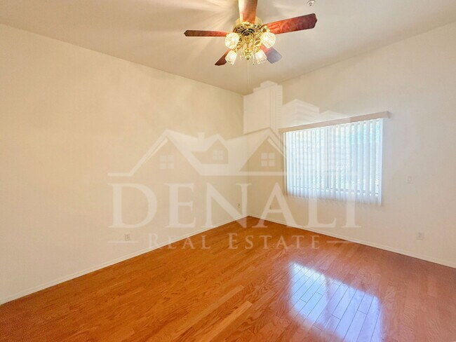 Building Photo - 15802 N Hidden Valley Ln
