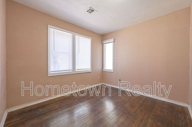 Building Photo - 1605 NW 29th St