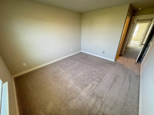 Building Photo - FOR LEASE- TOWNHOME IN LEBANON!