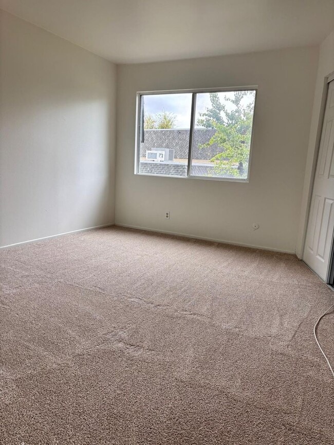 Building Photo - Beautifully updated 2-bedroom, 1.5-bathroom townhome located in the highly desirable Reseda area ...