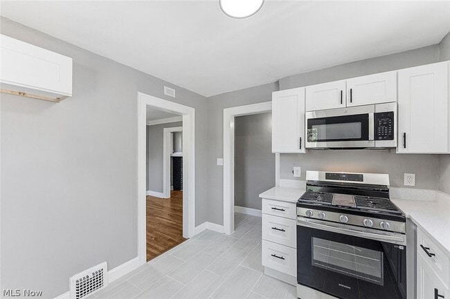 Building Photo - 3790 W 116th St