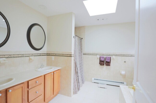 Building Photo - 443 Wilfred Terrace
