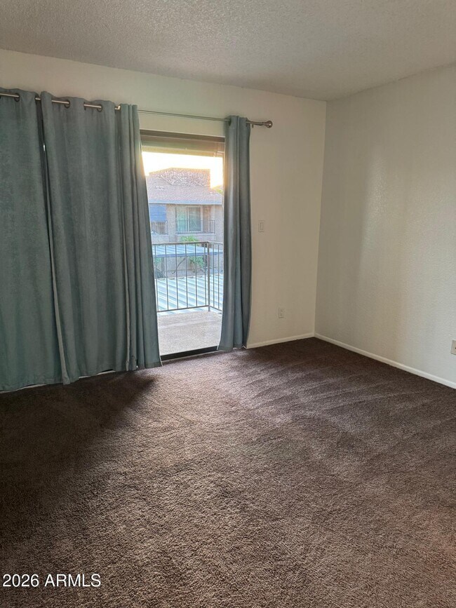 Building Photo - 1545 E Sahuaro Dr