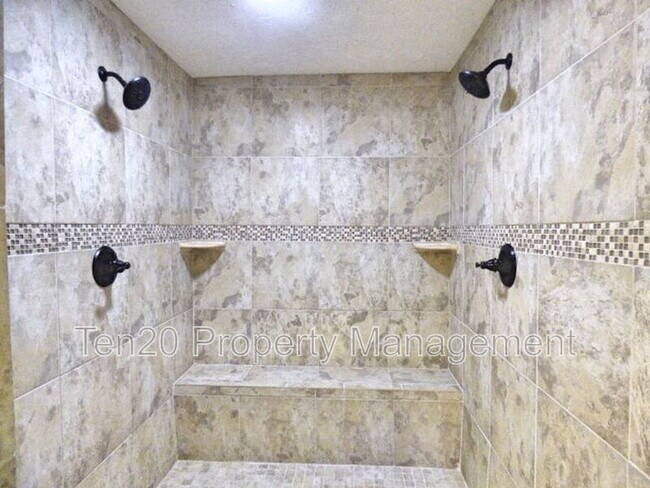 Building Photo - 2723 Summerfield Pl