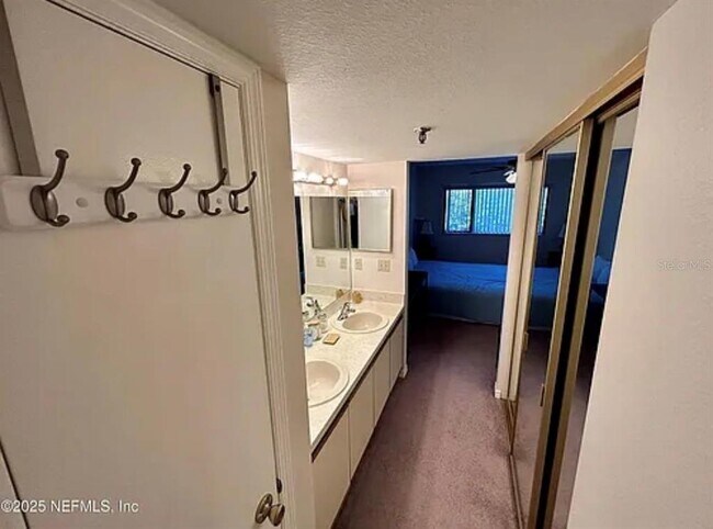 Building Photo - 1162 Carmel Cir