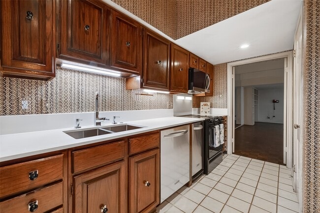 Building Photo - 5338 Brownway St