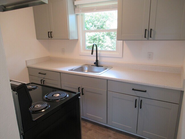 Building Photo - Total Remodeled One Bedroom