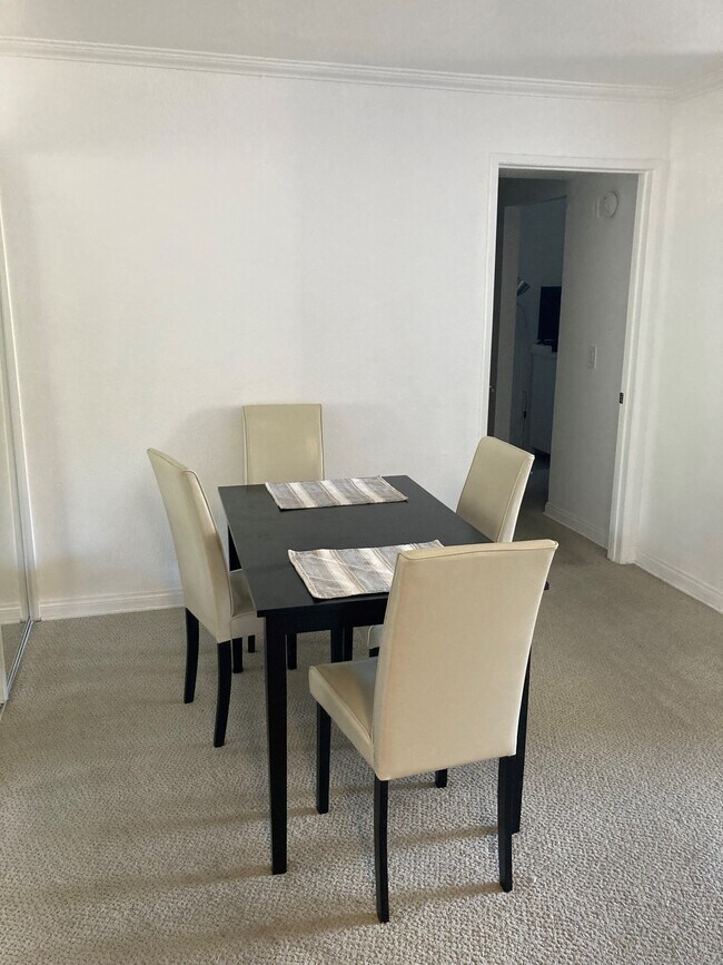 dinning area - 5535 Canoga Ave