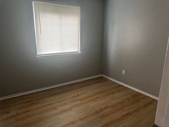 Building Photo - 3 Bedroom Home In Harper Woods