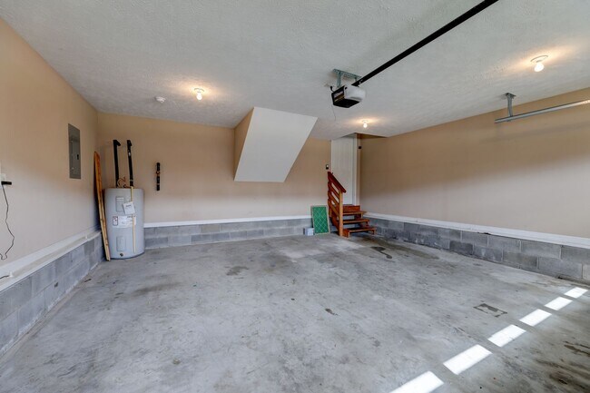 Building Photo - 2924 Brewster Drive
