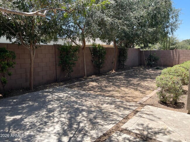 Building Photo - 2543 E Penedes Dr