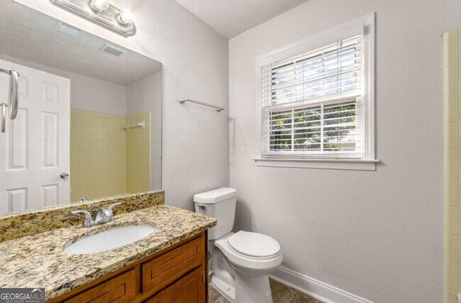 Building Photo - 1432 Fieldgreen Overlook