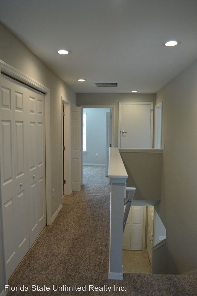 Building Photo - 3 br, 2.5 bath House - 9539 Tocobaga PL