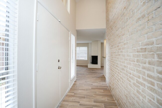 Building Photo - 22318 Fincastle Dr