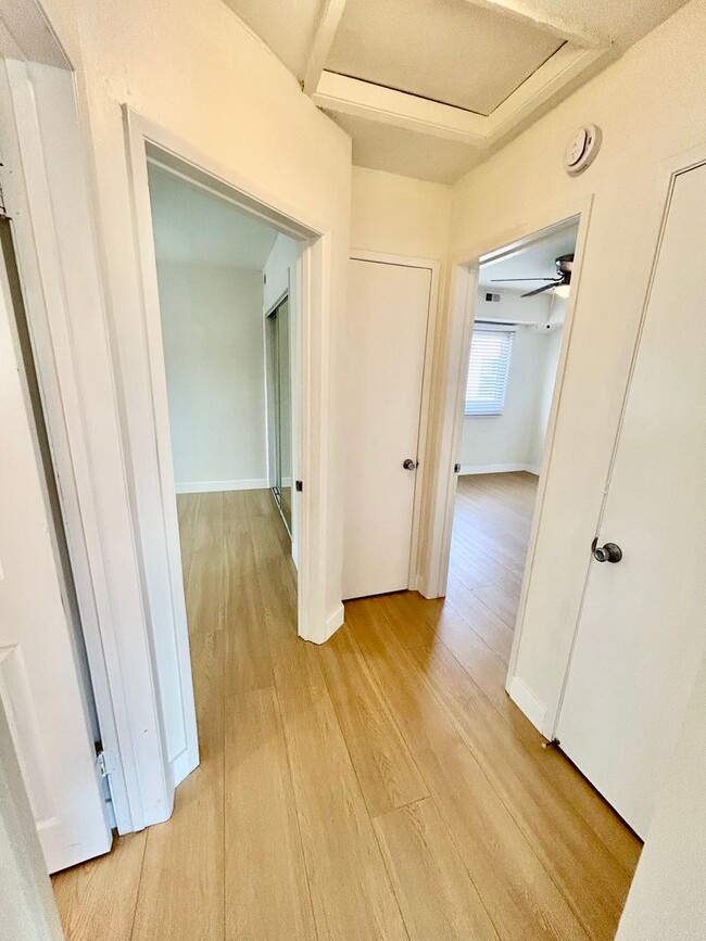 Building Photo - Spacious 2 Bed / 1 Bath Apartment in the Heart of South Park!
