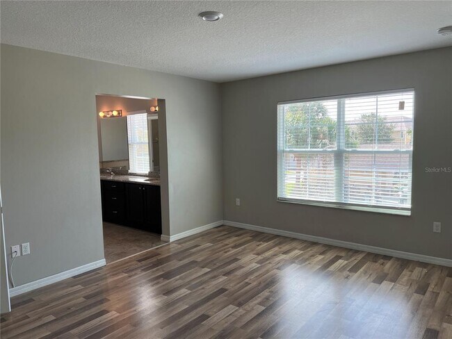 Building Photo - 4850 Poolside Dr