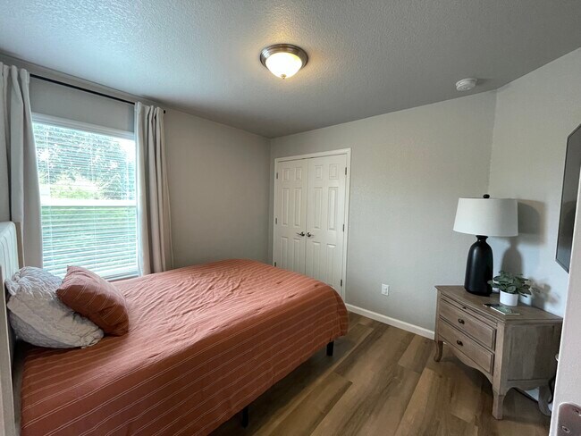 Building Photo - 1307 Oriole Ct