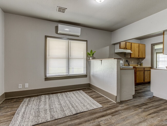 Building Photo - 145 N L Ave