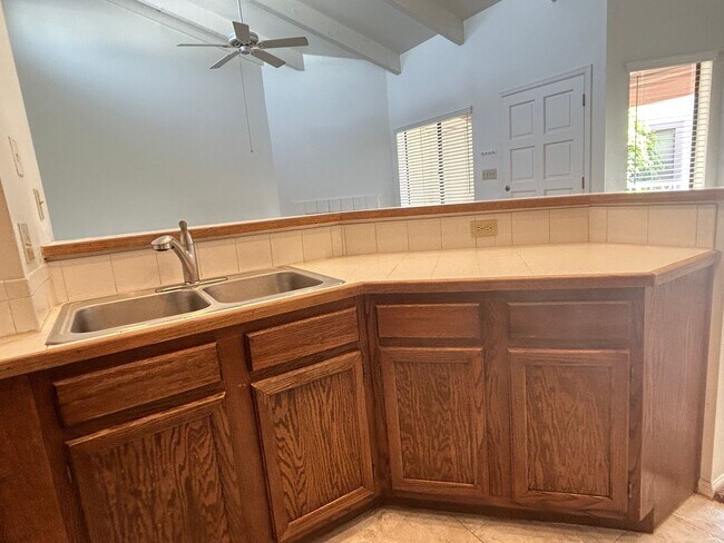 Building Photo - Spacious 2 Bedroom, 2 Bathroom Condo
