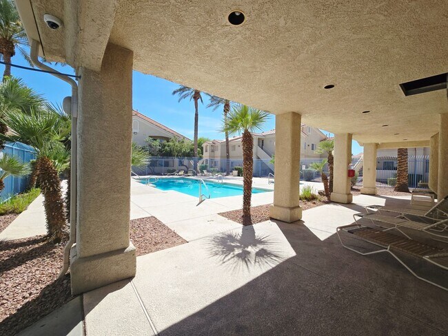 Building Photo - Gated Community Comfort – 2 Bed, 2 Bath Beauty