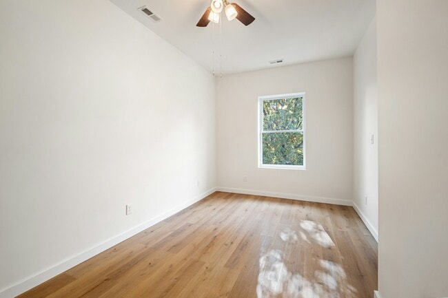 Building Photo - 1012 9th Ave