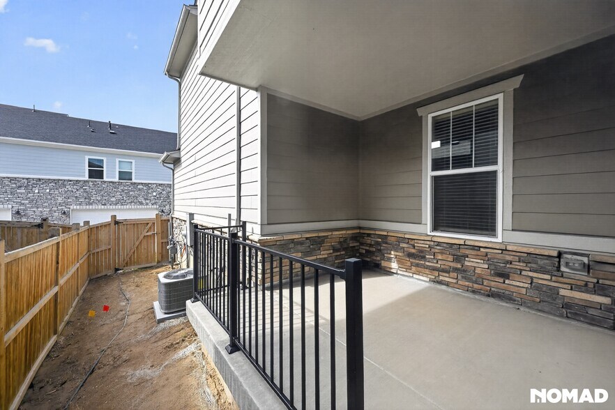 Building Photo - 745 N Tempe St