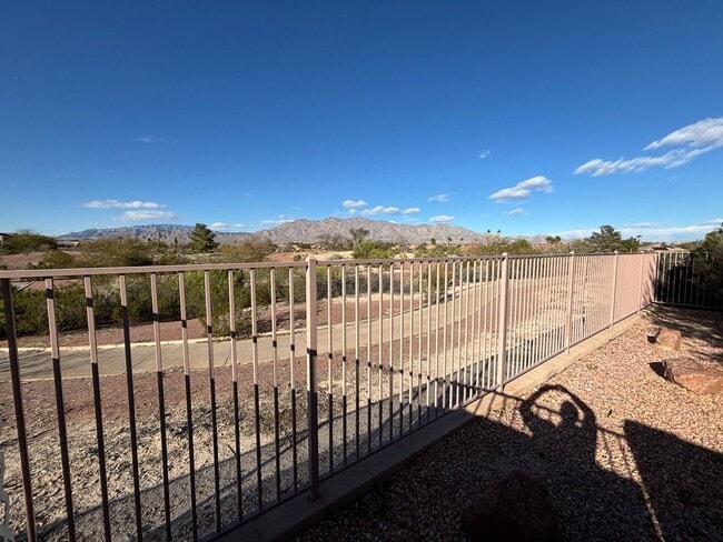 Building Photo - Gorgeous 3bed / 2.5bath home in the Silverstone Ranch community!