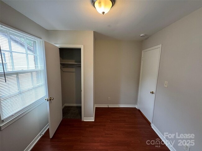 Building Photo - 2116 Finchley Dr