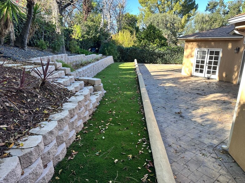 Building Photo - 5371 Topeka Dr