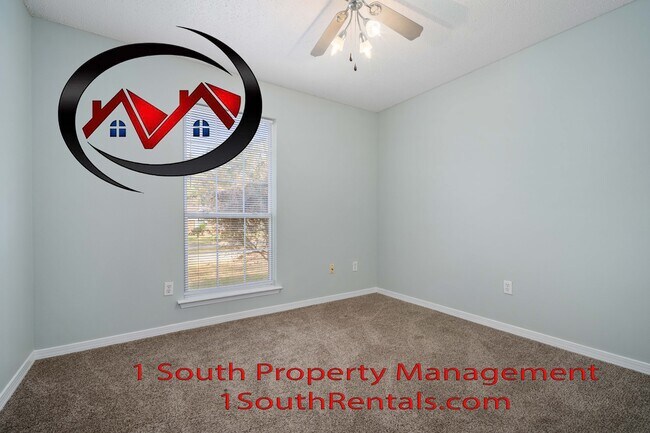 Building Photo - 1725 Wagon Wheel Dr