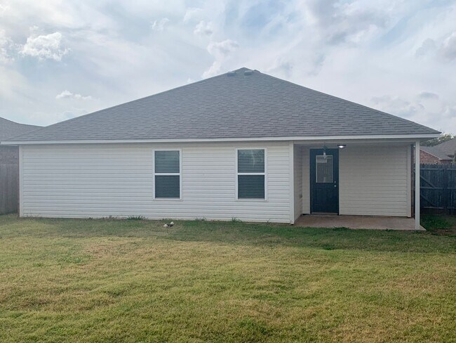 Building Photo - 2712 Demotte Dr